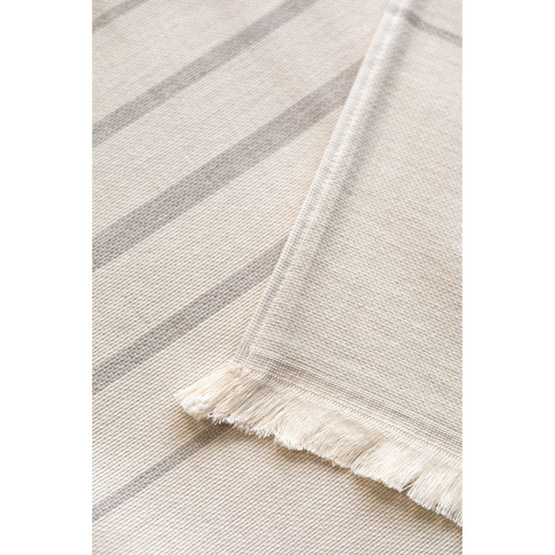 Toalla multifuncional ecológica con baja huella de CO₂, ideal como regalo corporativo sostenible y fabricada en Europa